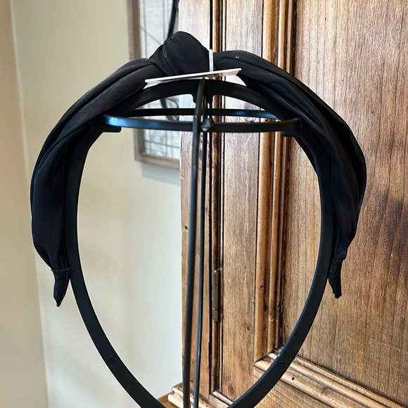 Forever 21 Satin knotted Headband (2) - Picture 2 of 8